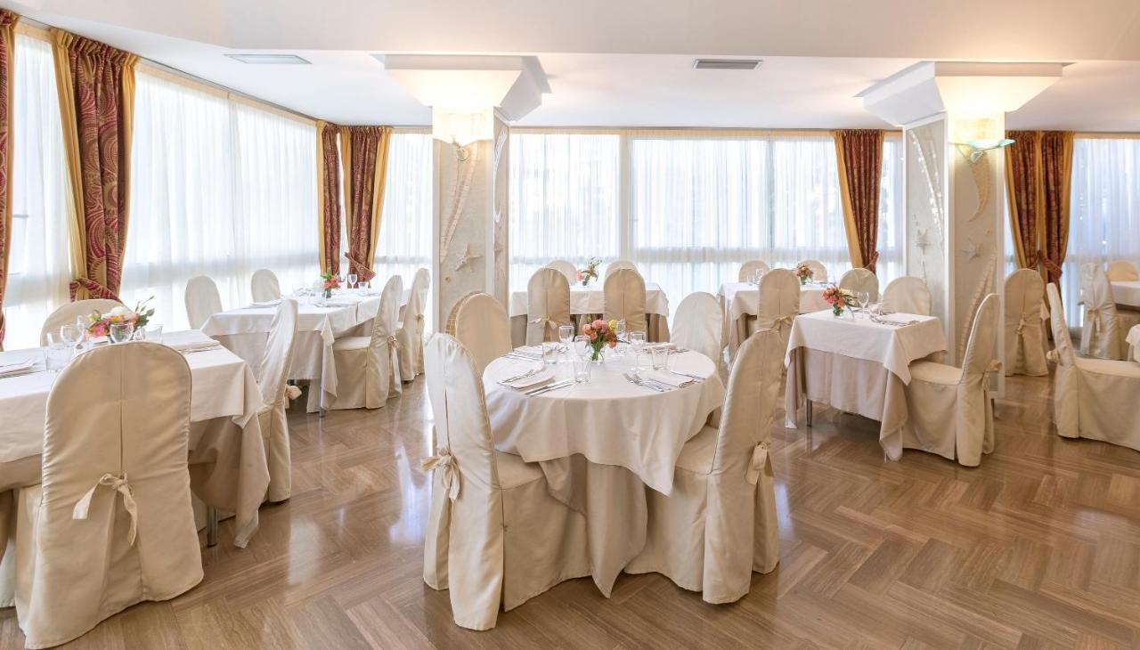 Hotel Feldberg Riccione Luaran gambar