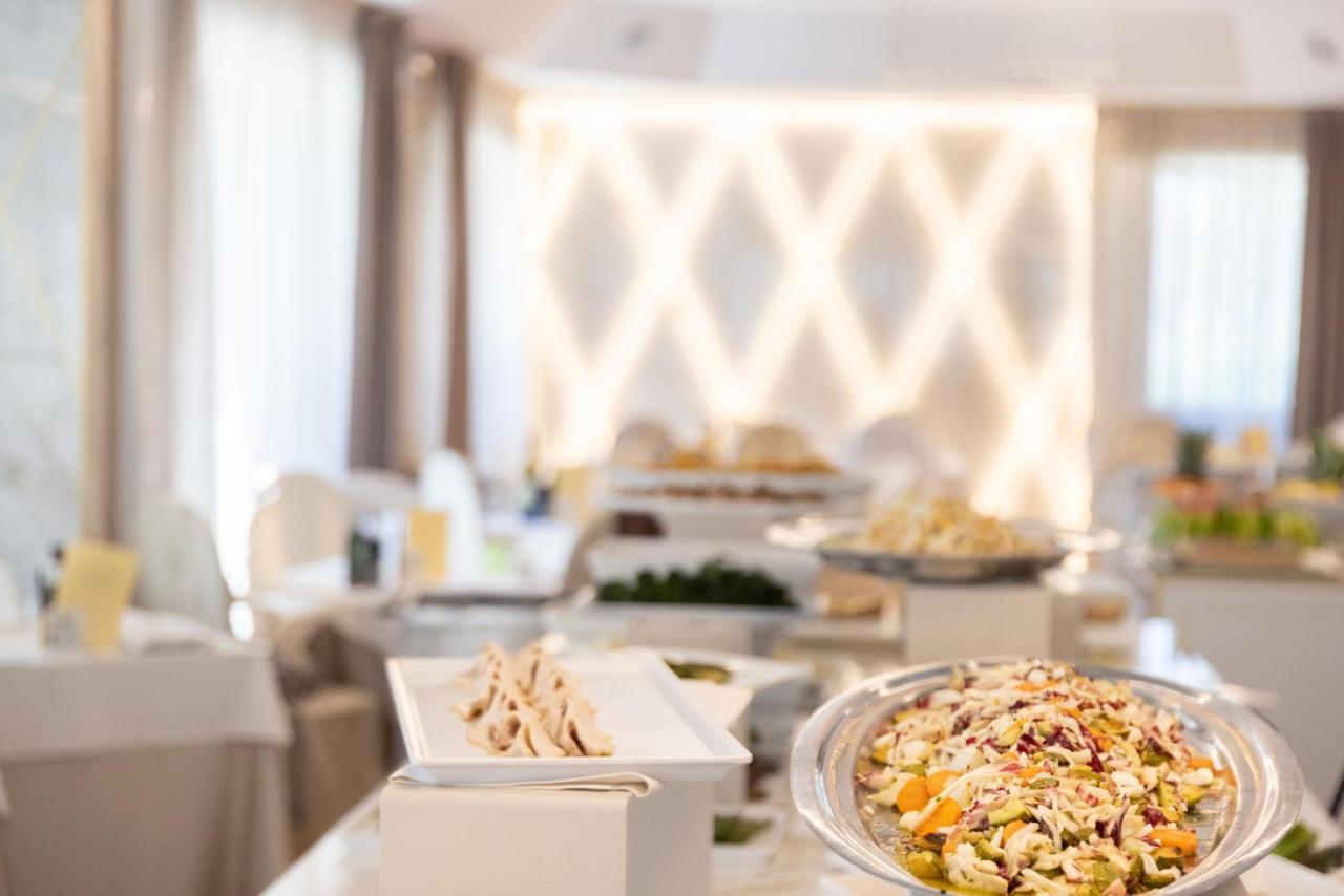 Hotel Feldberg Riccione Luaran gambar