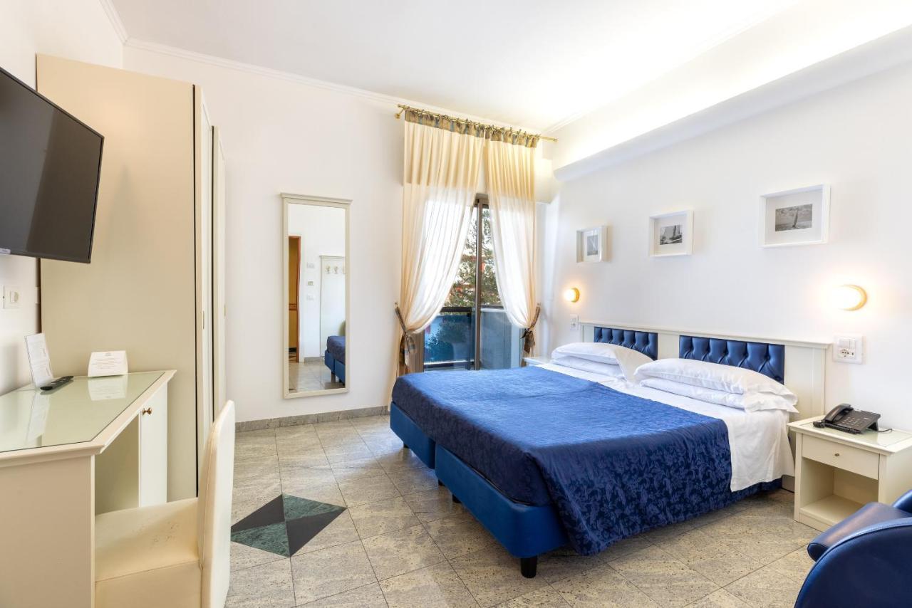 Hotel Feldberg Riccione Luaran gambar