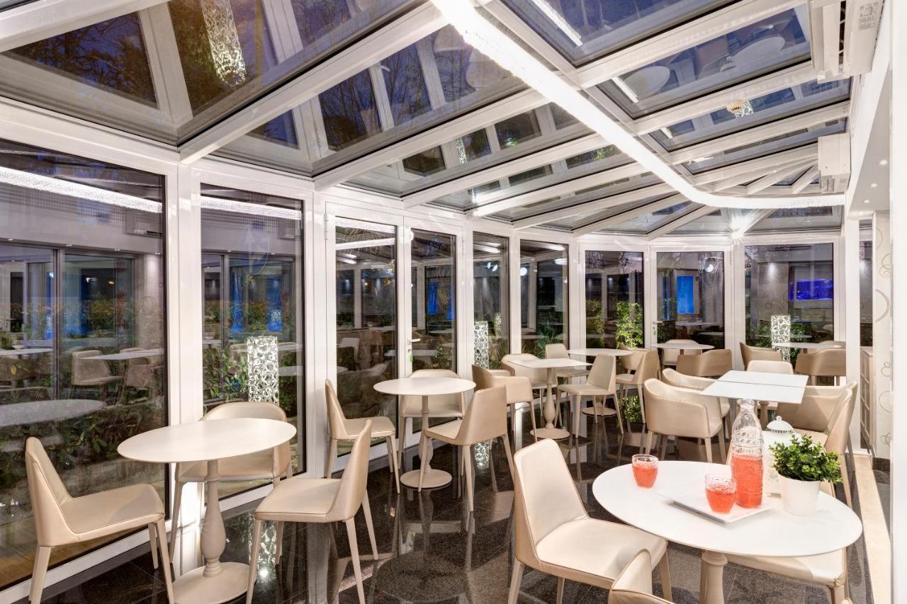 Hotel Feldberg Riccione Luaran gambar